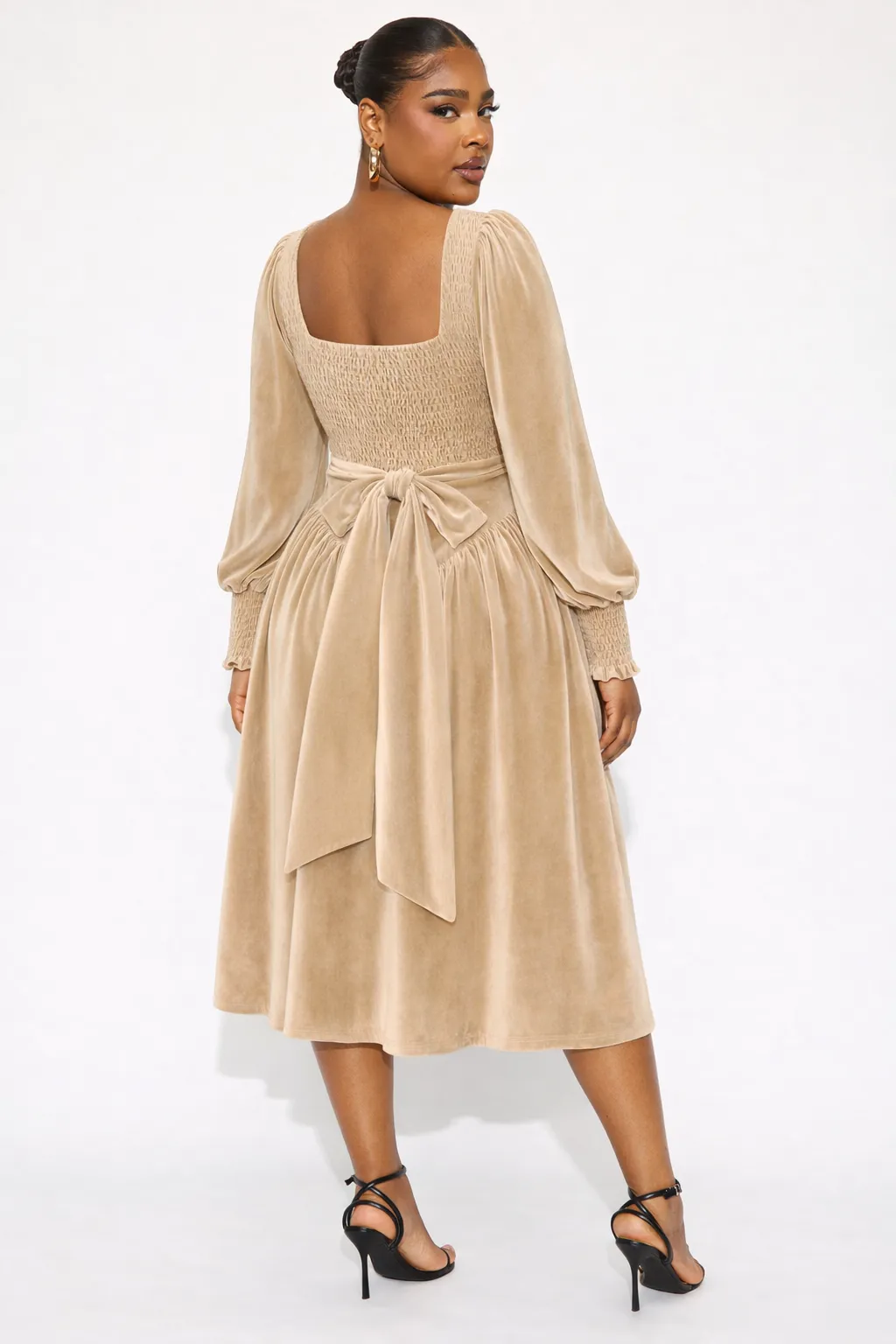 Alternative view of ELEGANT SMOCKED VELVET MIDI – TIMELESS GRACE | MDU346US